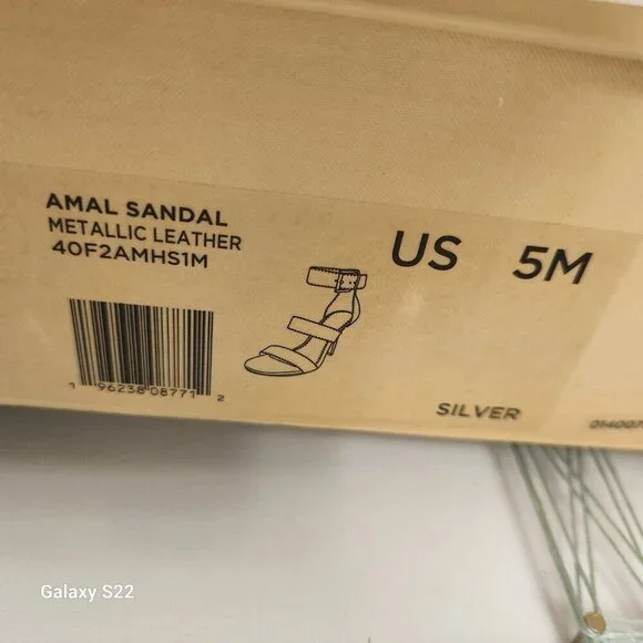 Michael Kors Amal Sandals. NIB. Size 5 - Picture 10 of 10